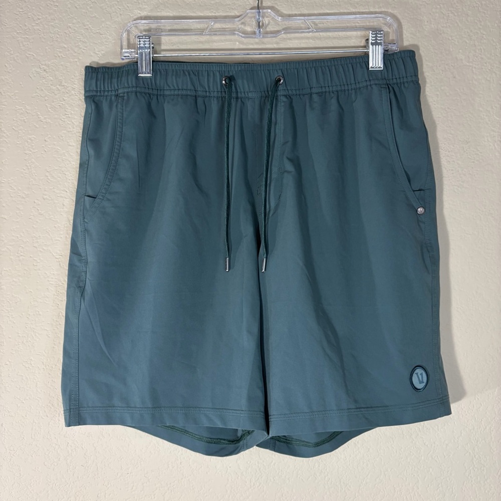 Vuori Men’s Kore Lined 7” Short Green Tone Performance Sz L Outdoor Casual Comfy